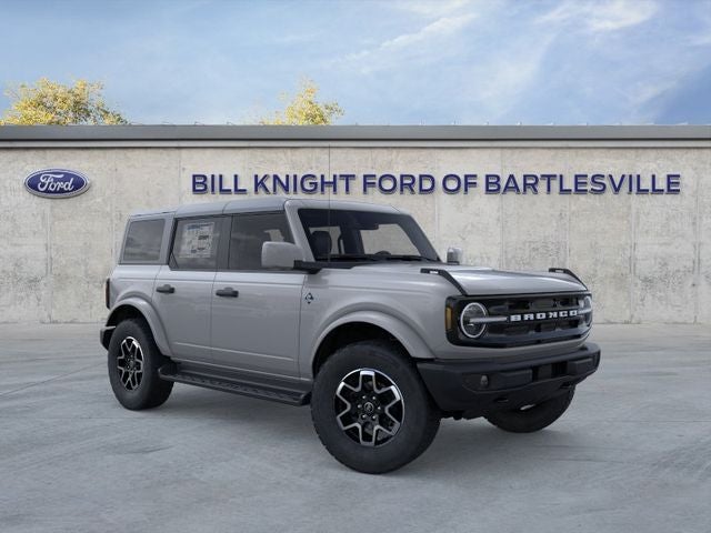 2026 Ford Bronco Outer Banks in Avalanche Gray — front three-quarter view